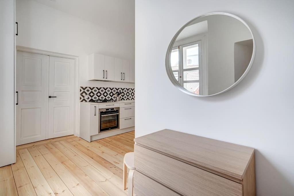 Spacious 2-Bedroom Flat In Old Town By Urban Rent VNO Dış mekan fotoğraf