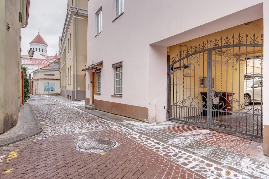 Spacious 2-Bedroom Flat In Old Town By Urban Rent VNO Dış mekan fotoğraf