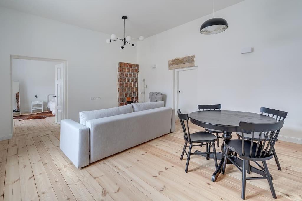 Spacious 2-Bedroom Flat In Old Town By Urban Rent VNO Dış mekan fotoğraf