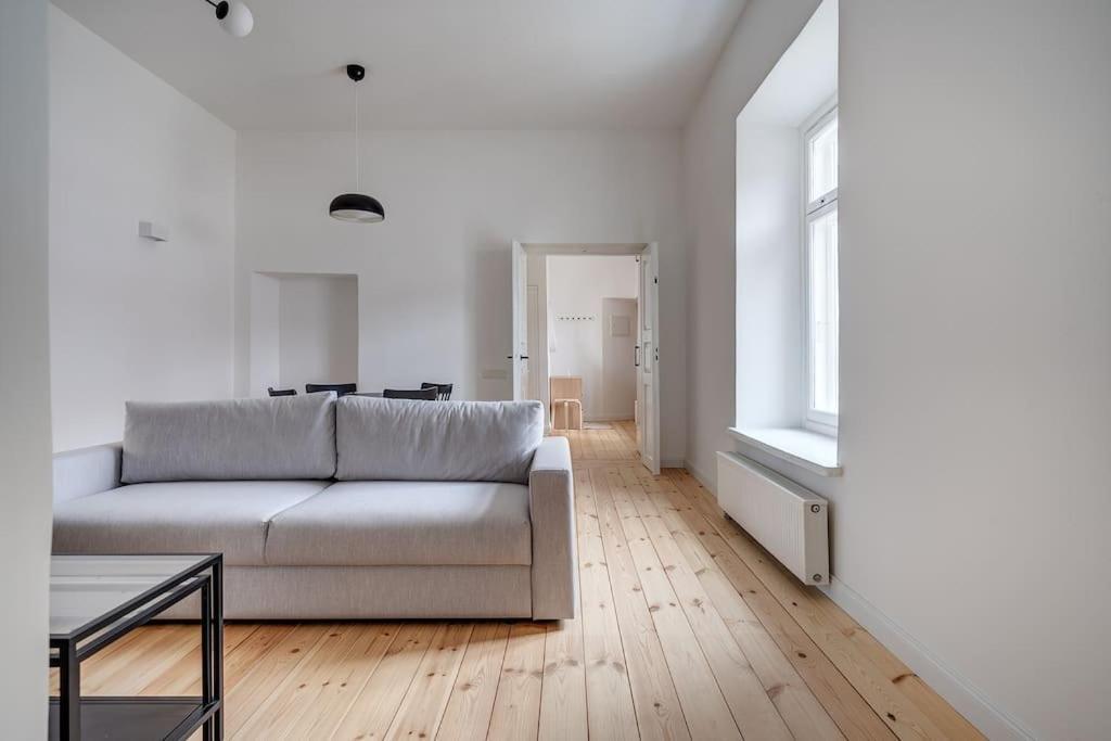 Spacious 2-Bedroom Flat In Old Town By Urban Rent VNO Dış mekan fotoğraf
