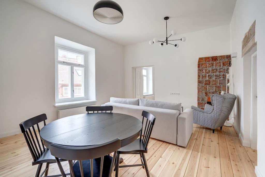 Spacious 2-Bedroom Flat In Old Town By Urban Rent VNO Dış mekan fotoğraf